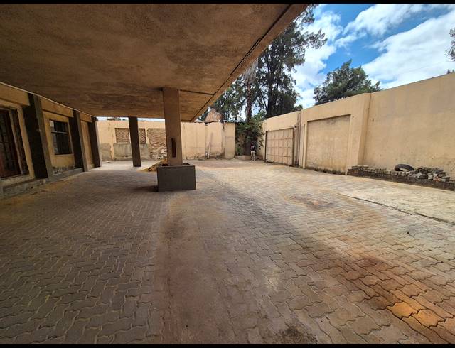 1,000M² WAREHOUSE FOR SALE IN KNIGHTS